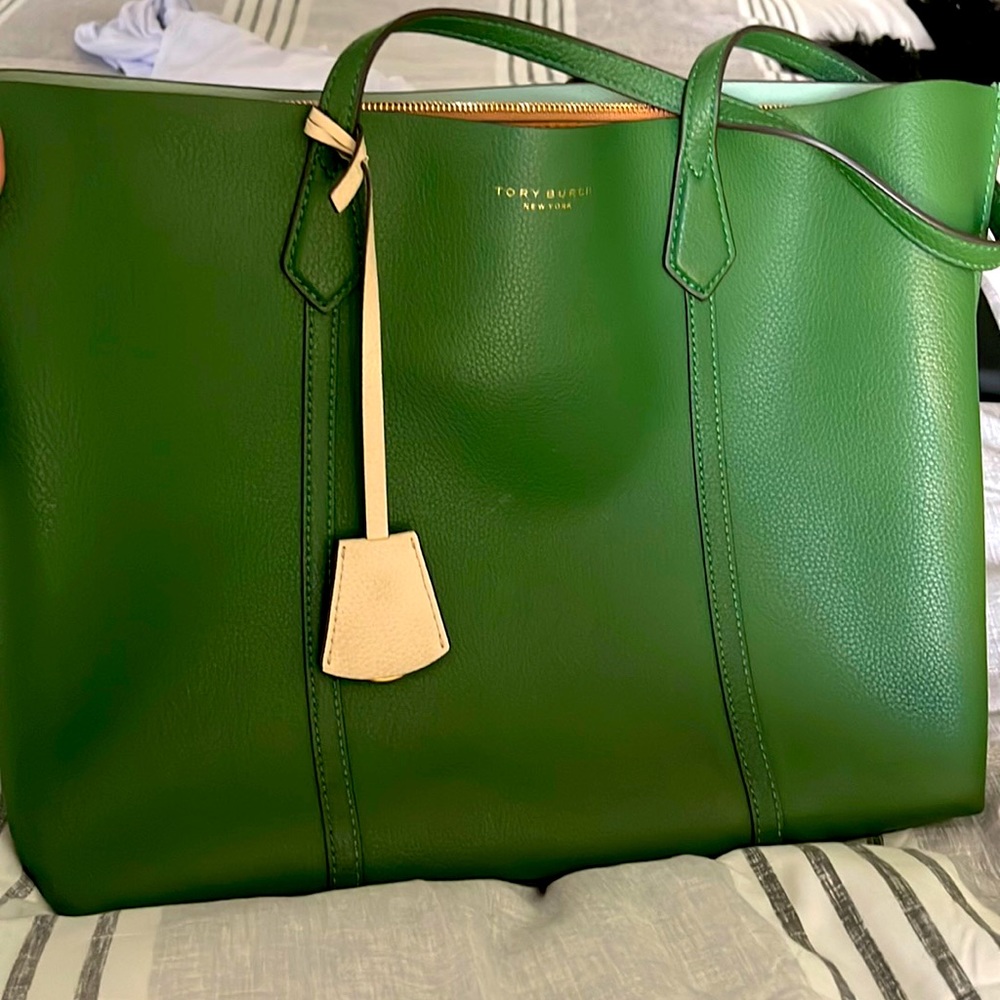 Tory Burch tote.. Great condition Tory Burch NY/ Leather Size 13*11